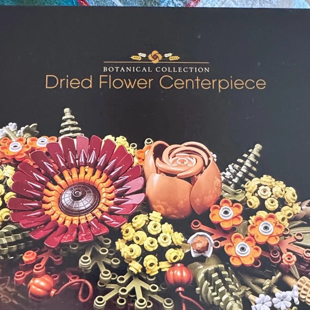 LEGO Icons Dried Flower Centerpiece Set - Picture 3 of 9